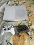Продам приставку Xbox One S 500 гб