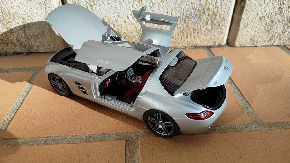 Mercedes Benz SLS Coupé Minchamps 1/18
