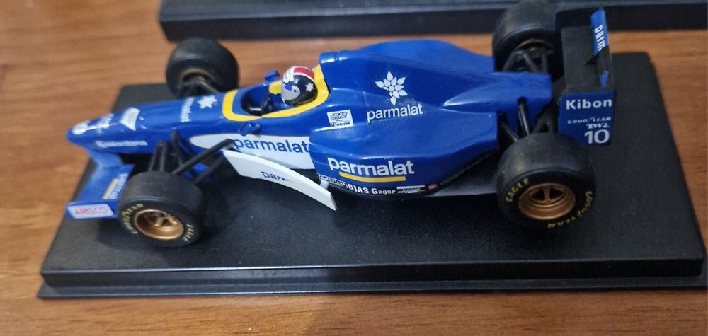 8 carros F1 antigos de coleção