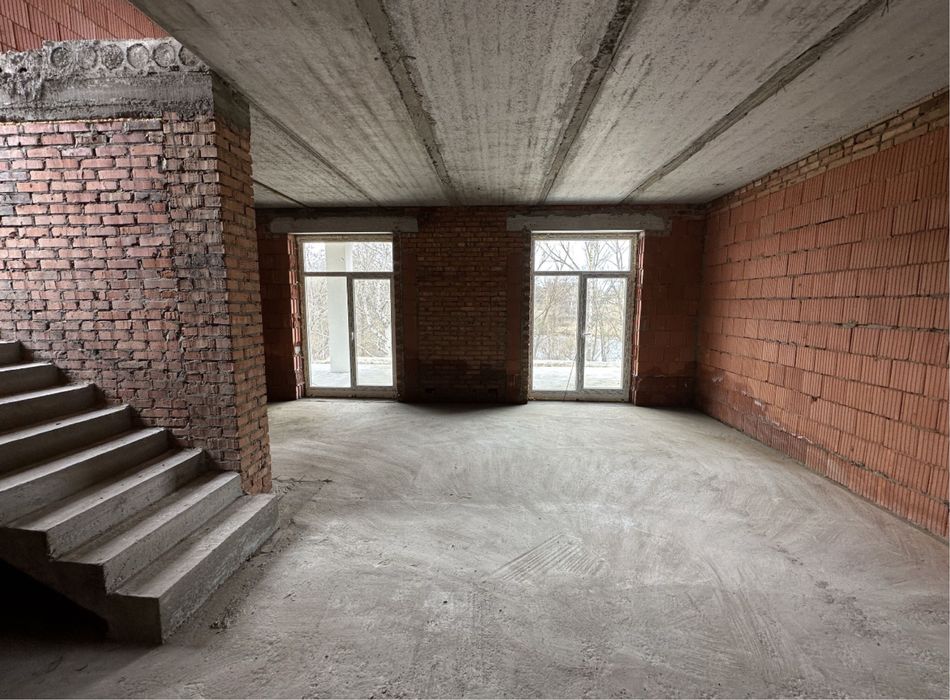 Стильний котедж на березі озера, 5 хв. від Бучанського парку