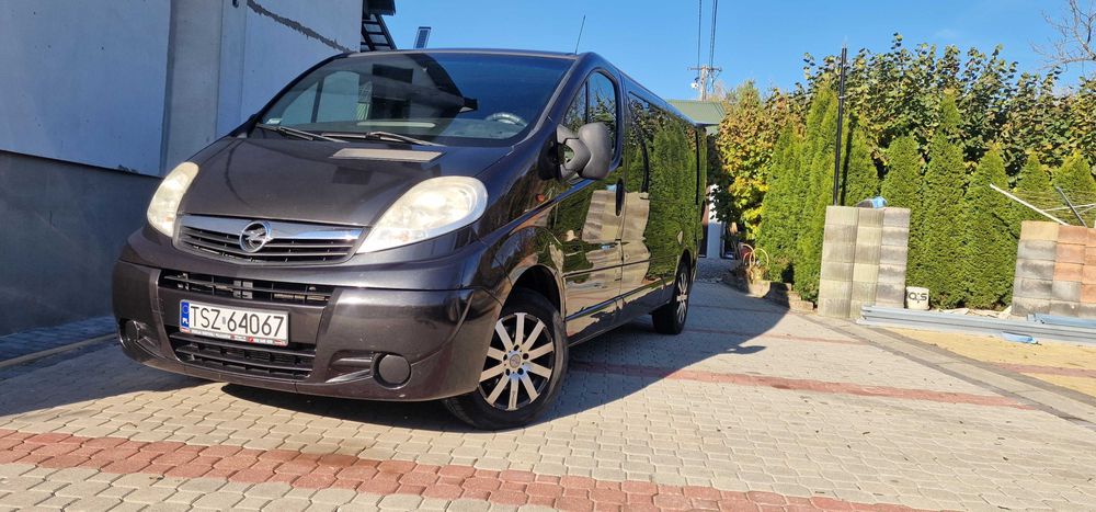 Ładny Opel vivaro 2.5 L Renault Nissan