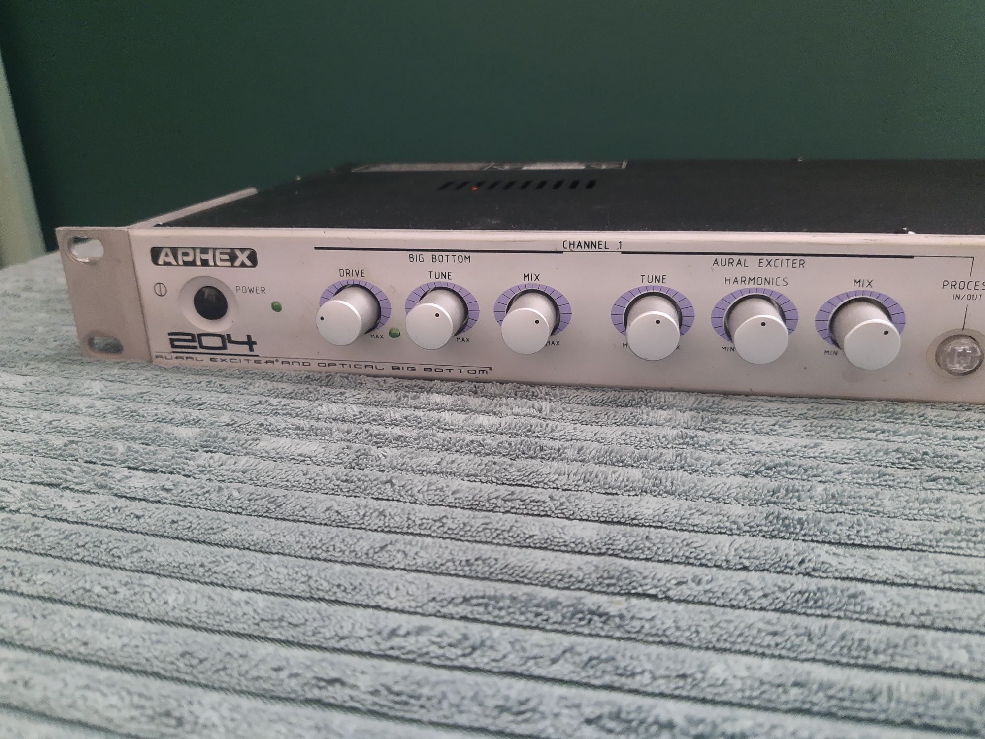 Procesor rack APHEX 204 Aural Exciter & Optical Big Bottom.
