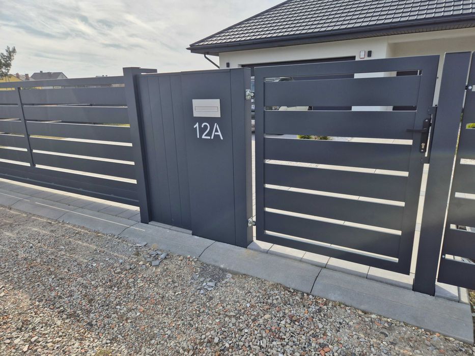 Brama przesuwna palisadowa | Bramy nowoczesne | Ogrodzenie frontowe