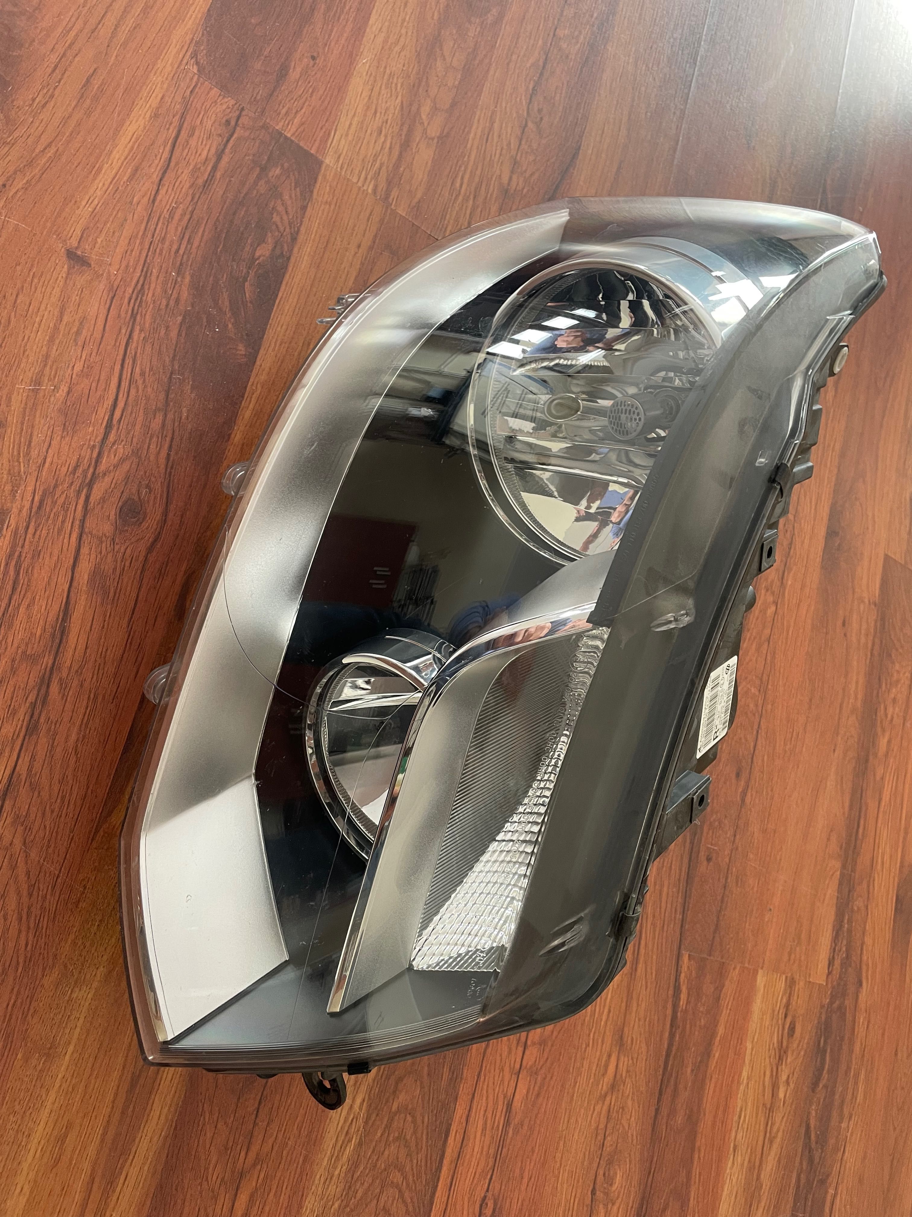 lampa reflektor VW volkswagen T5 2014 r. Prawa prawy