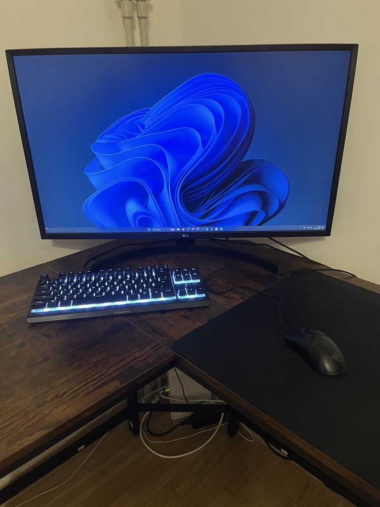 Full PC setup (PC, Keyboard, Mouse, Monitor)