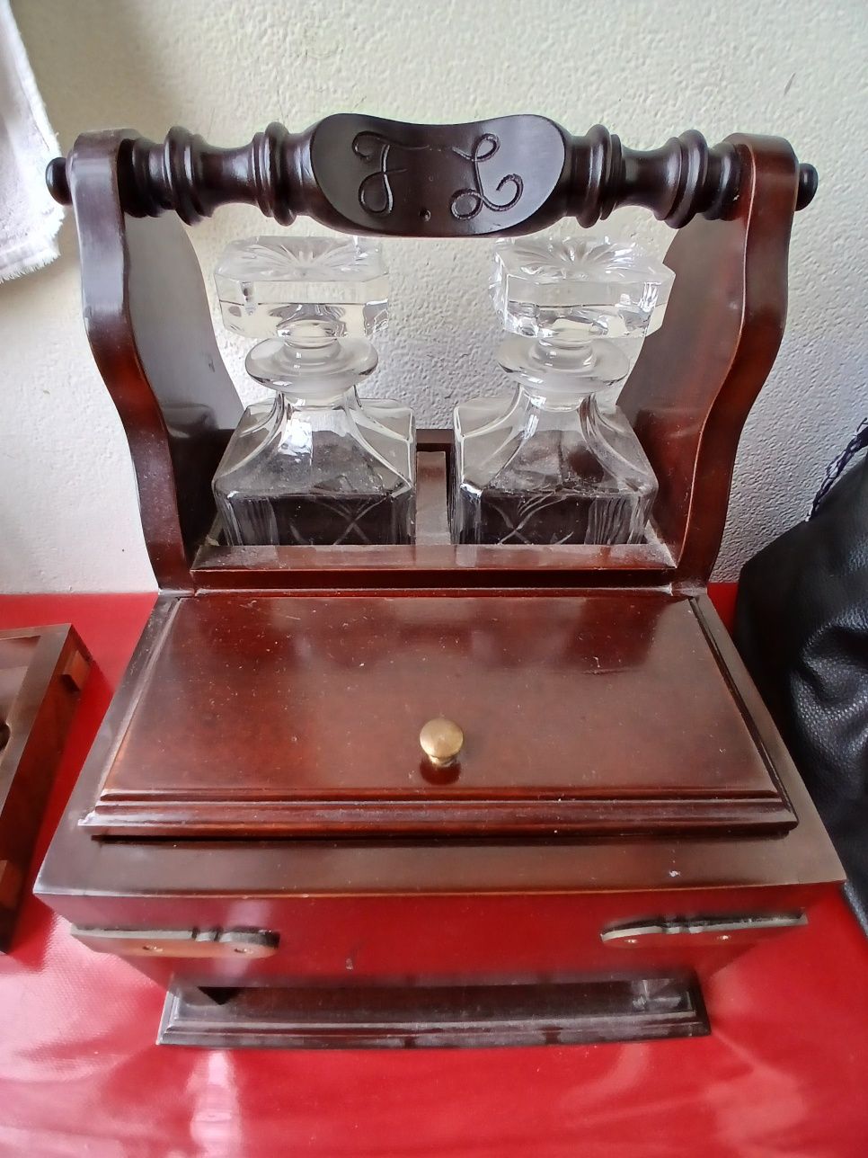 Tantalo antigo para sala
