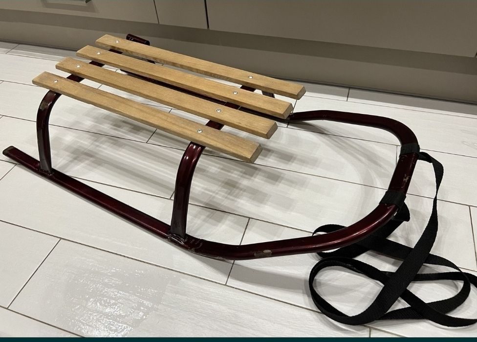 Санки дерев'яні з металевою основою
