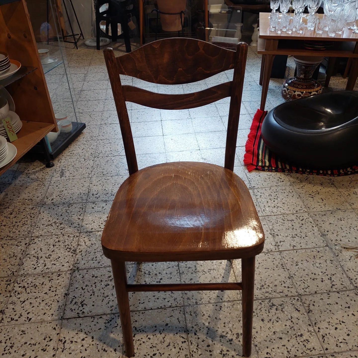 Krzeslo z drewna zaklad mebli gietych w Radomsku