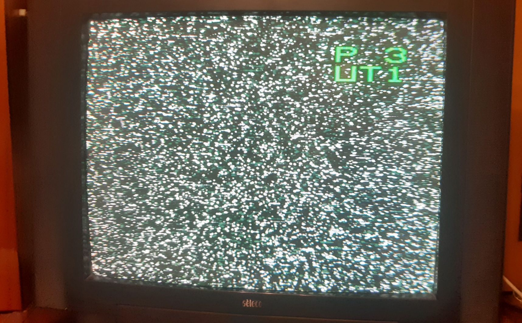 Телевизор большой