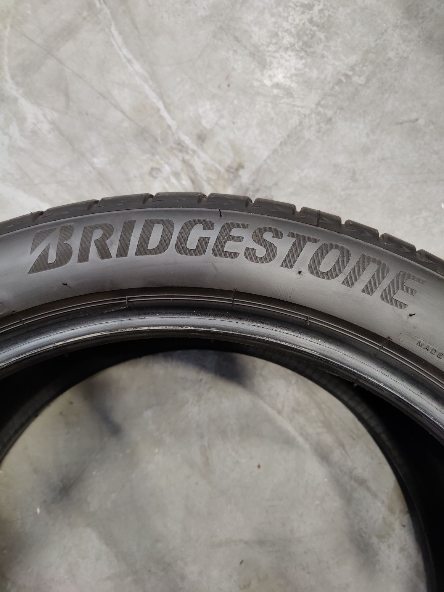 Opony letnie Bridgestone Alenza 001 285/40R21
