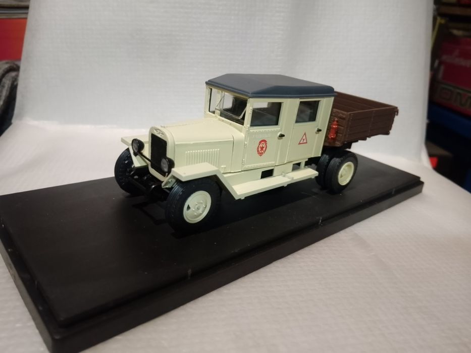 Продам модель автомобиля "Мини классик".