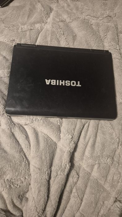 Laptop Toshiba Satellite L40-14G – sprawny, bez dysku
