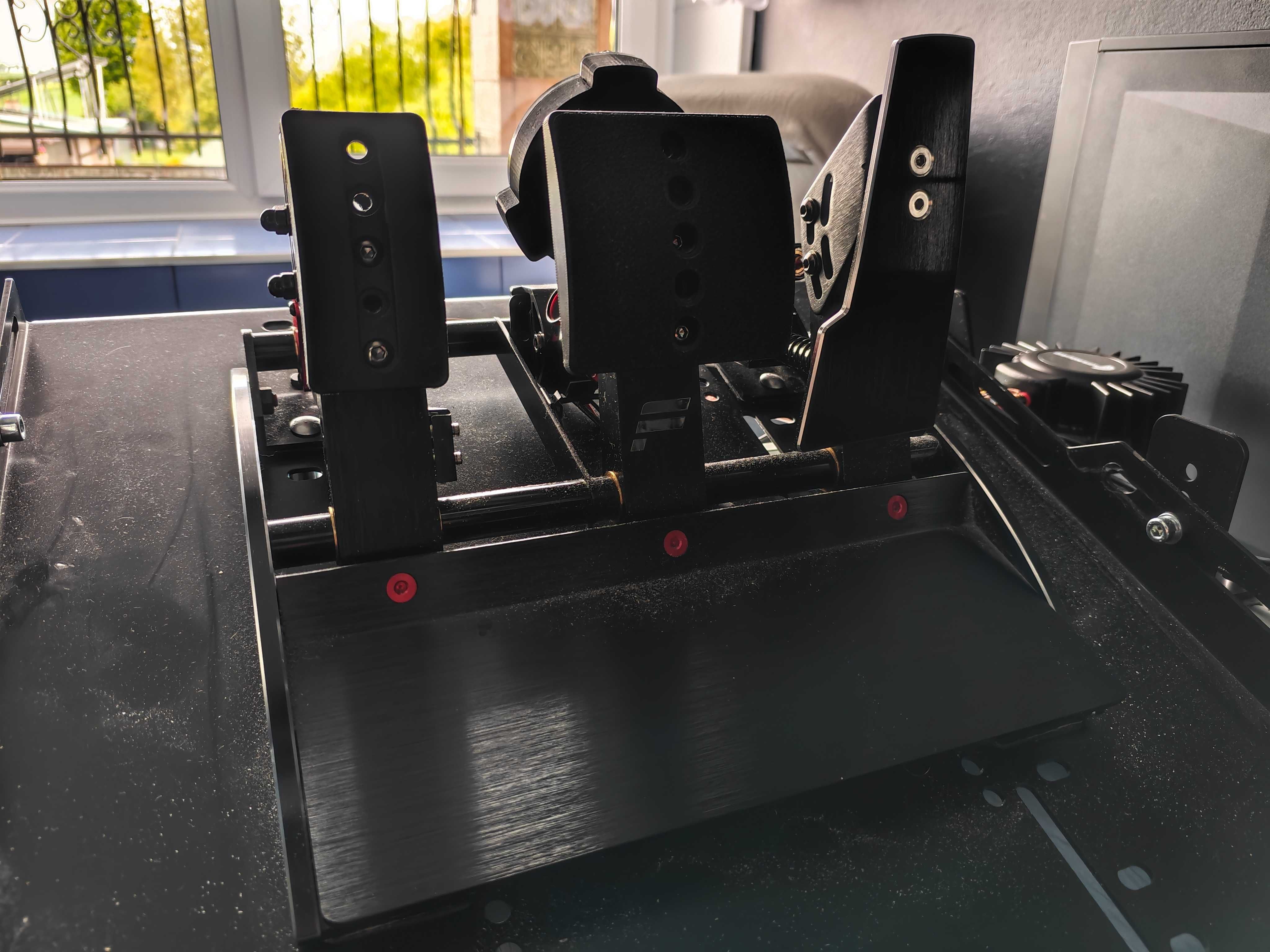 Manipulatory, pedały Fanatec Clubsport V3, damper, brake kit, mody