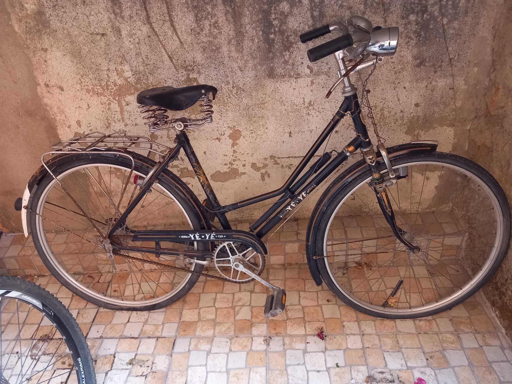 Tenho estas 3 bicicletas que não dou uso.