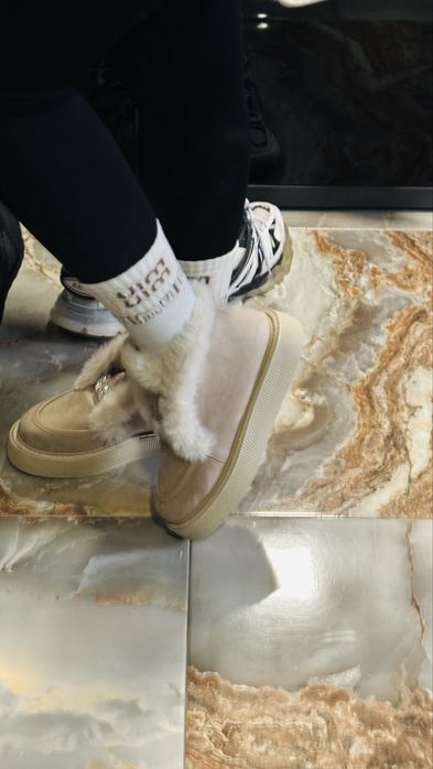 Продам нові жіночі ботики