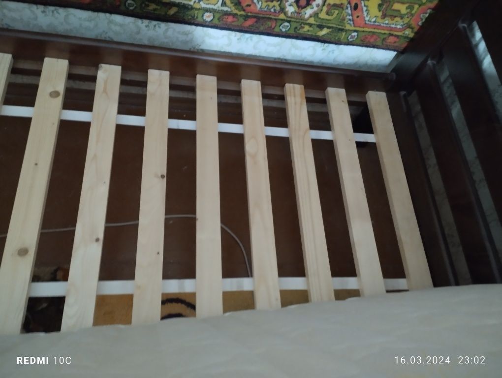 Продам кровать деревянную