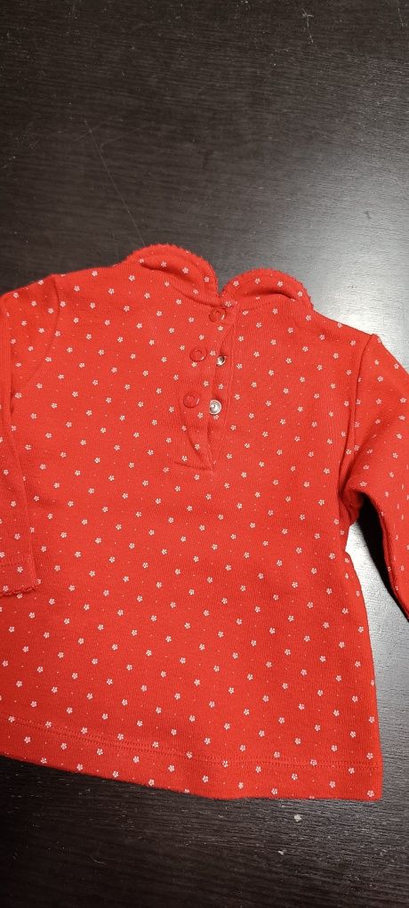 Blusa de criança. Marca Benetton, 6/9 meses. 66 cm.