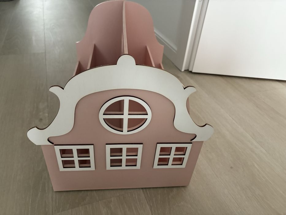 Regał na książki dla dziecka