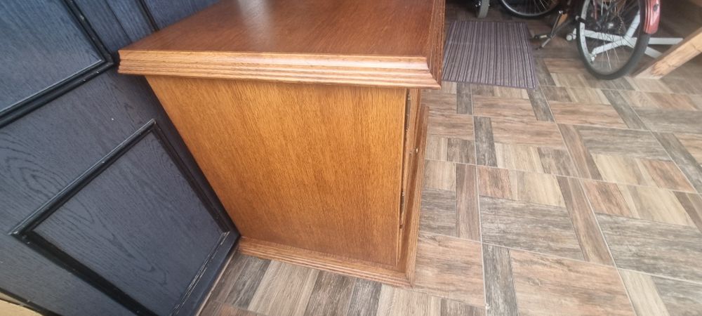 Sprzedam komodę dębową.