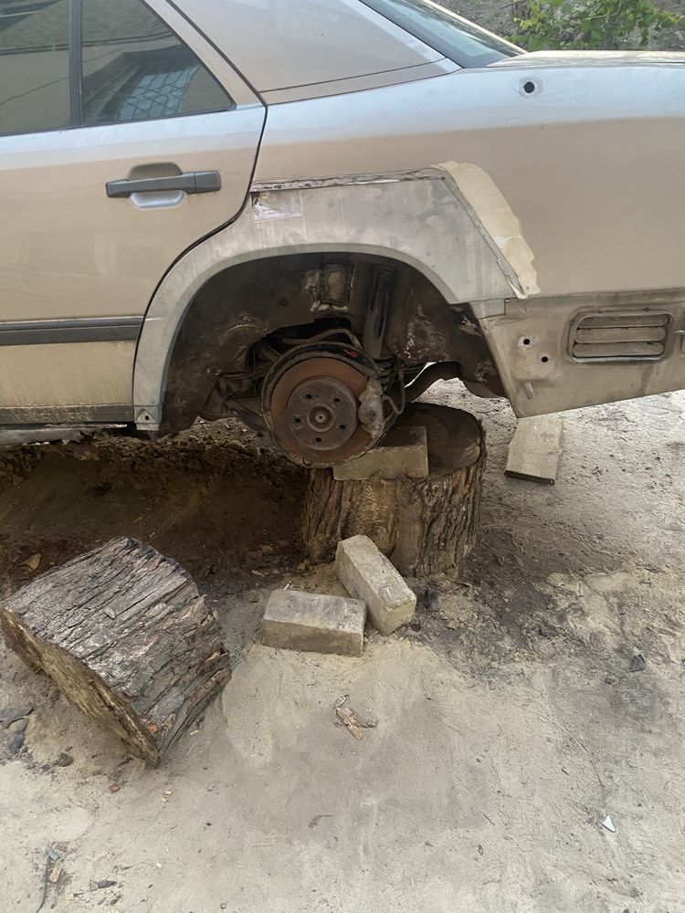 Мереседес w 124 1986 г е 260 под ремонт