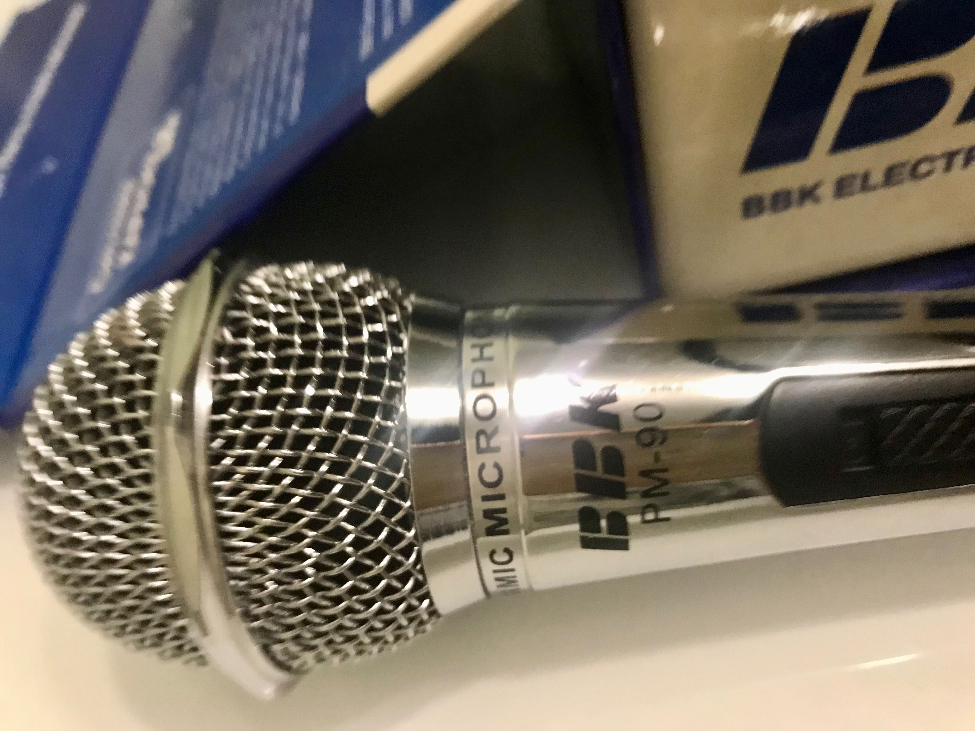 Універсальний мікрофон для караоке BBK  PM 90