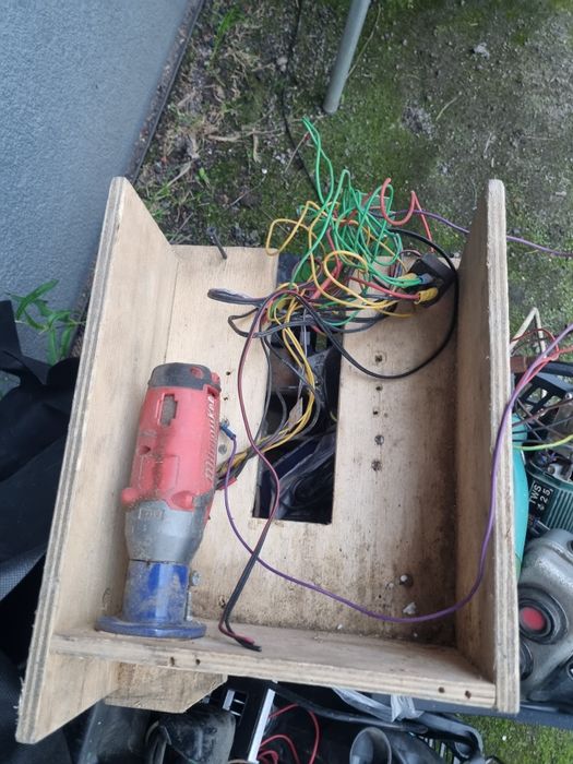 Klucz udarowy Milwaukee M12-18c+ładowarka