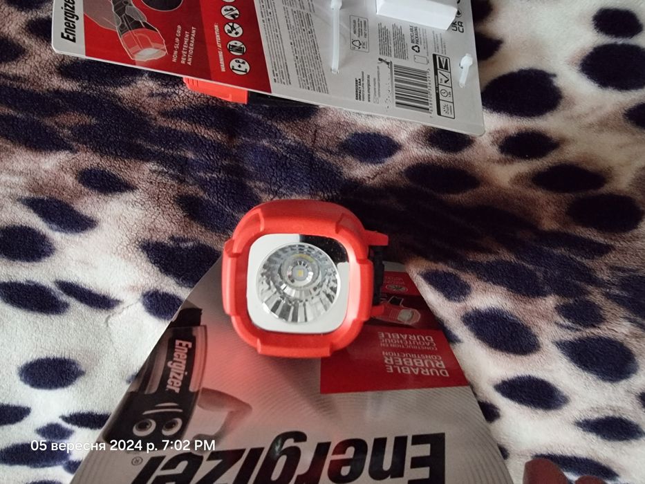 Продам якісні ліхтарики з батарейками