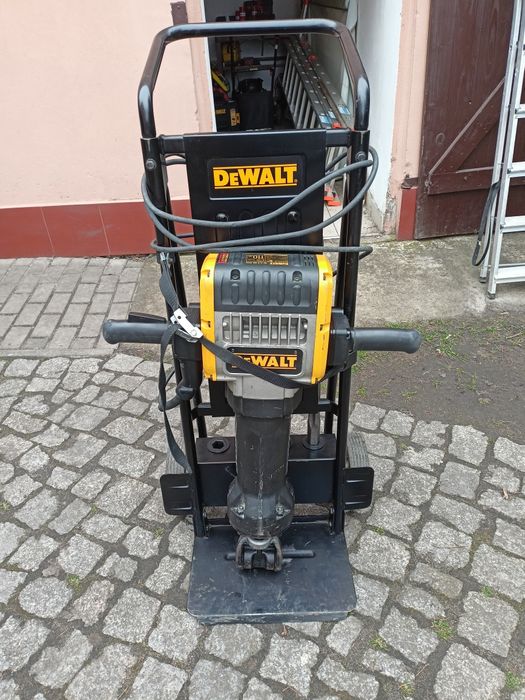 Młot wyburzeniowy DeWalt