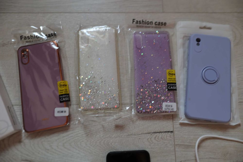 Telefon Xiaomi Redmi 9A granat 64 GB + 4 etui, szkło i inne