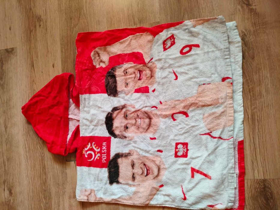 Ręcznik plażowy z kapturem chłopięcy Polska z piłkarzami