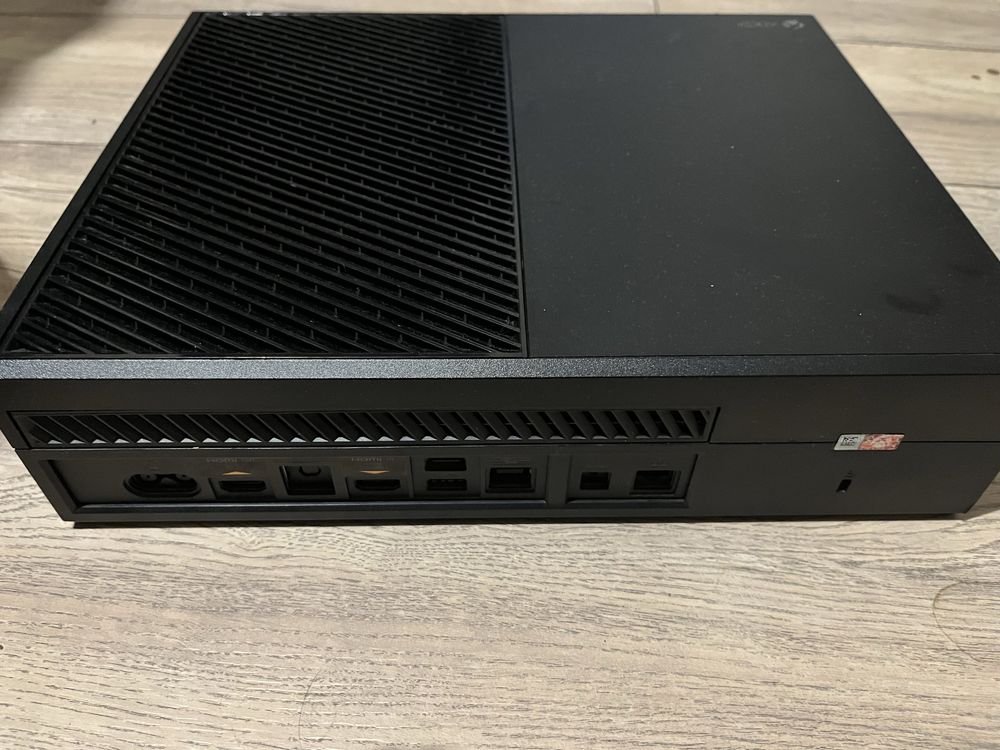 Xbox one 500Gb з геймпадом