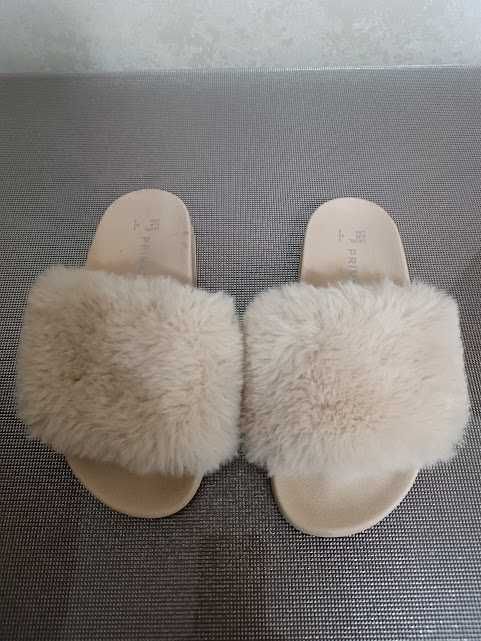 Шльопанці з хутром р. 35