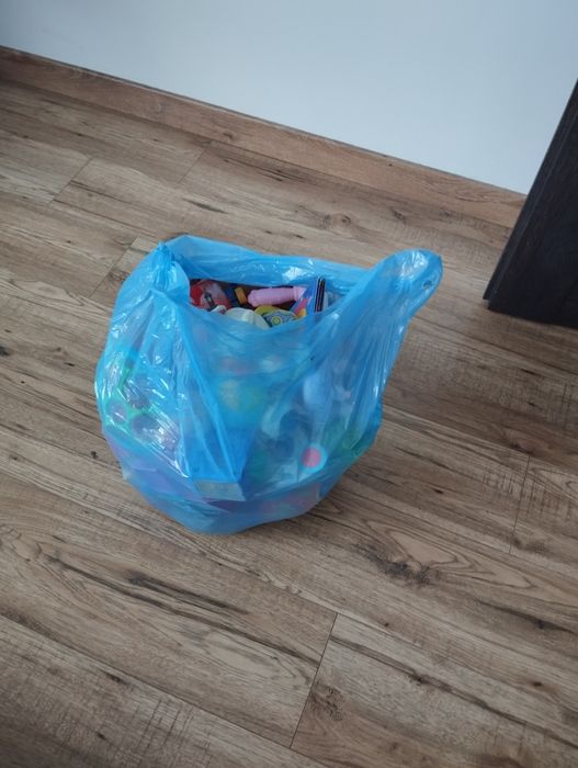 Sprzedam worek zabawek dla niemowlaka