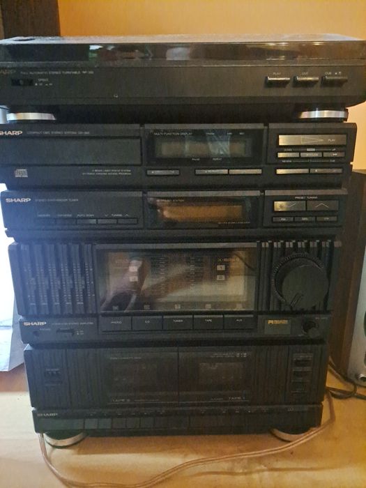 Wieża Sharp z gramofonem