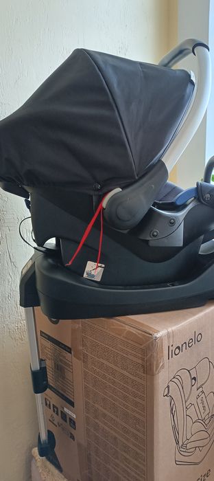 Fotelik samochodowy z bazą ISOFIX, lekki