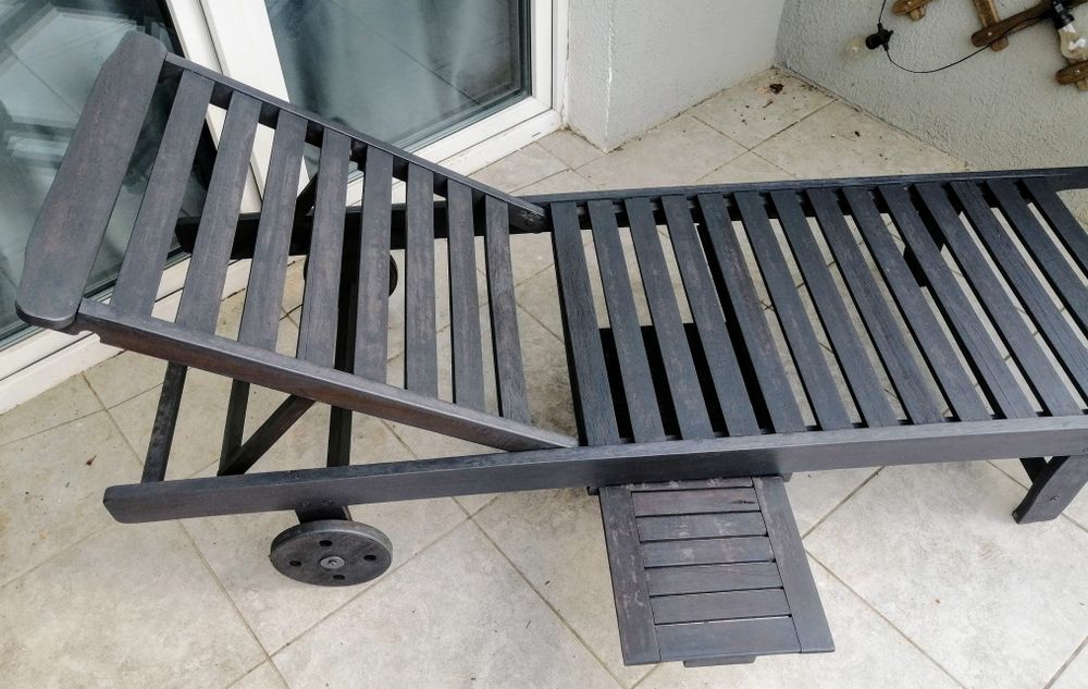 Leżak ogrodowy drewniany z poduszką