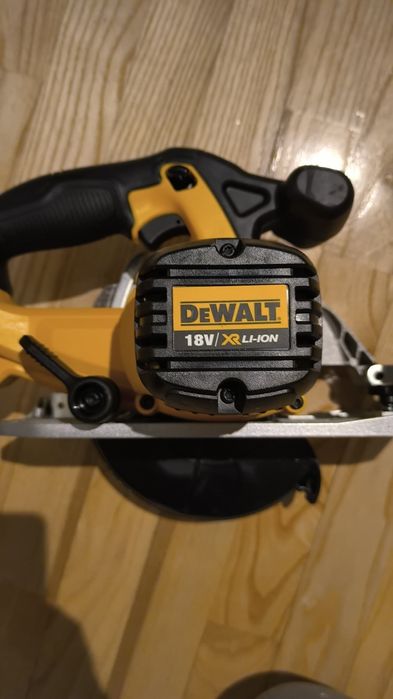 Piła DeWalt DCS 391