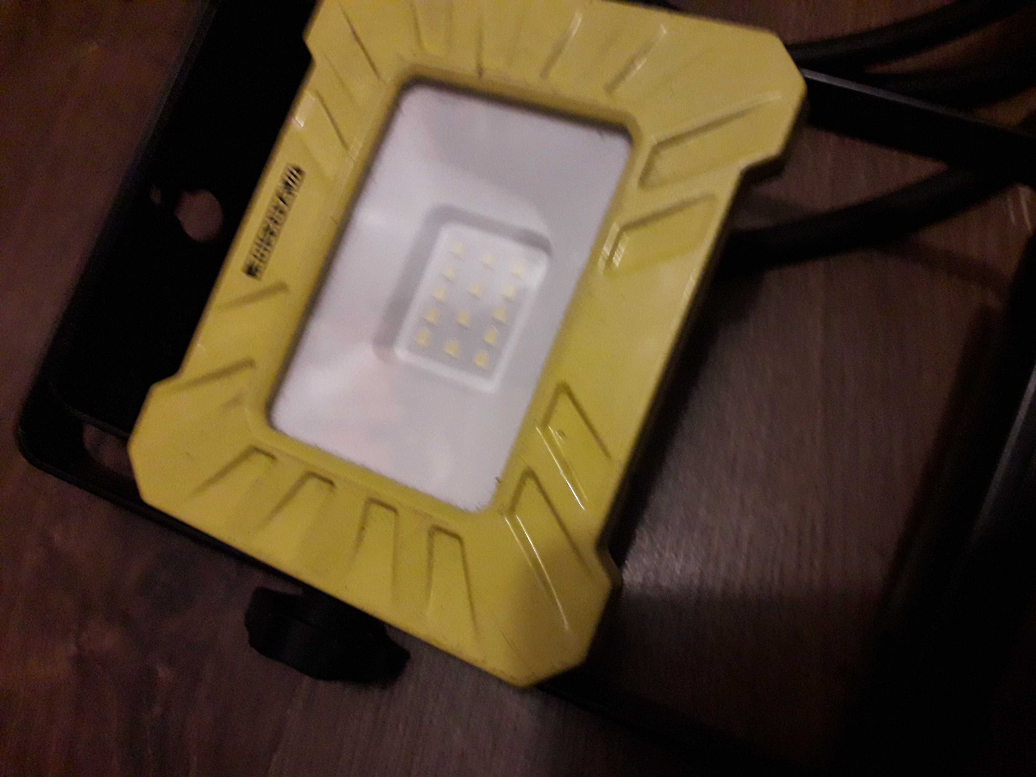 Lampa    budowlana garażowa warsztatowa