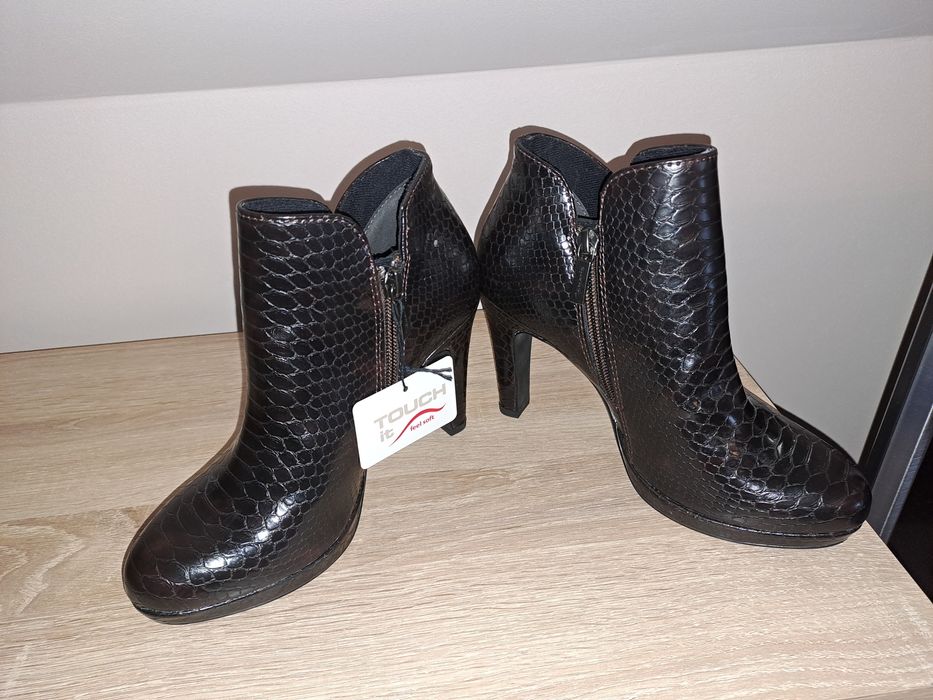 Buty na obcasie print węża nowe z metką
