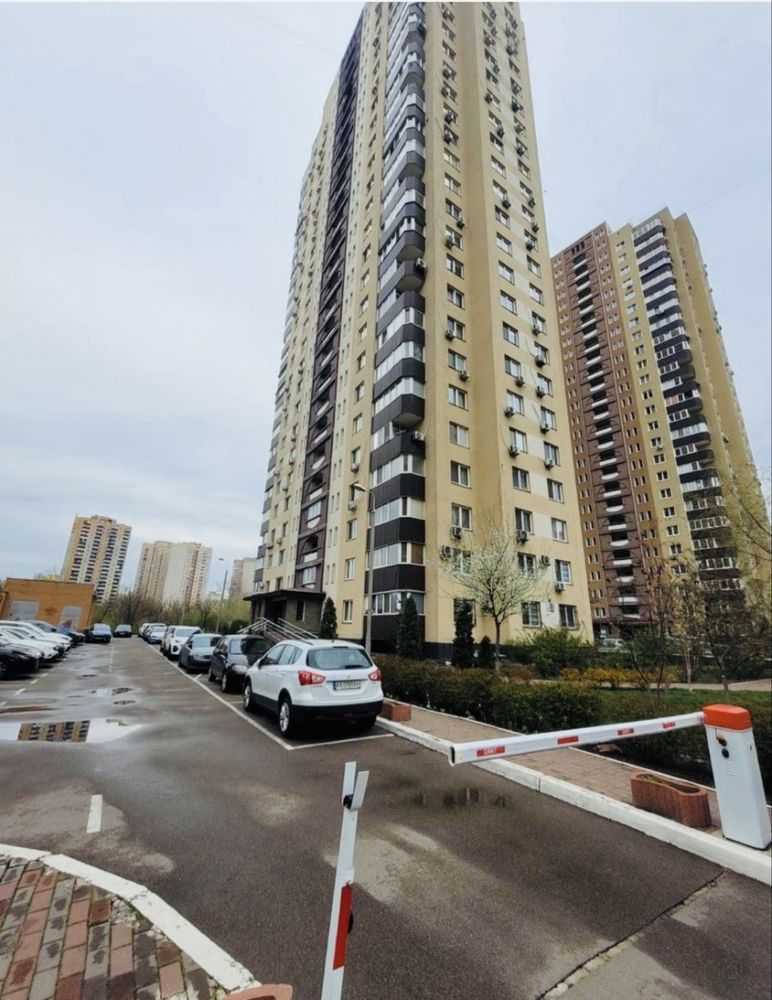 Метро Позняки, Осокорки вул.Урлівська