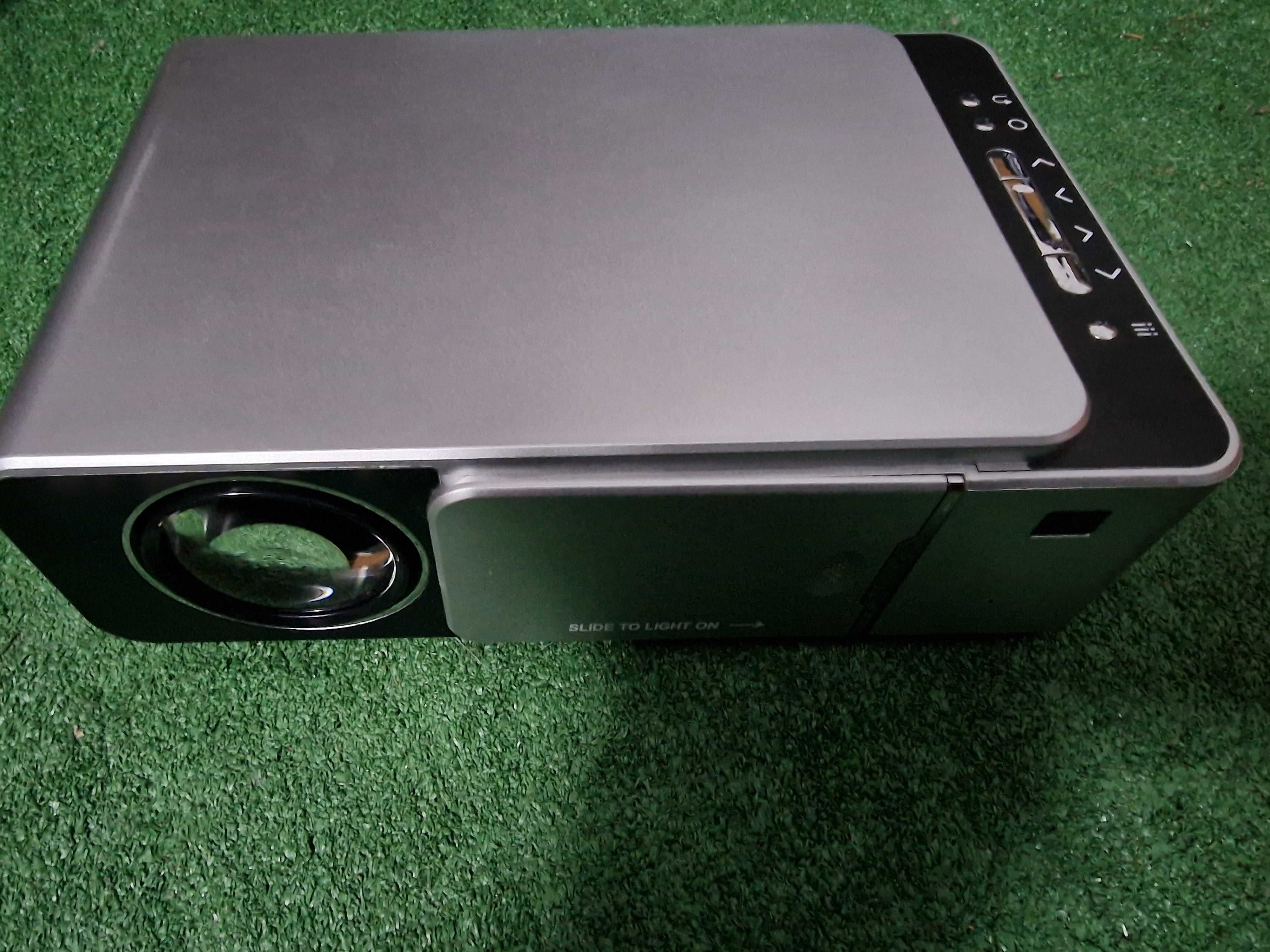 Projektor TV HD Multimedia LCD