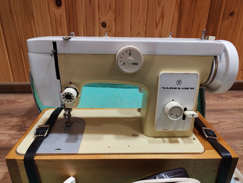 Швейна машинка Чайка 132 М