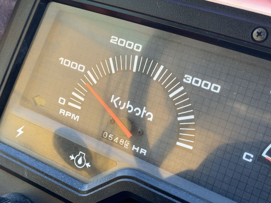 Kubota GT-3 с фронтальным погрузчиком мини-трактор