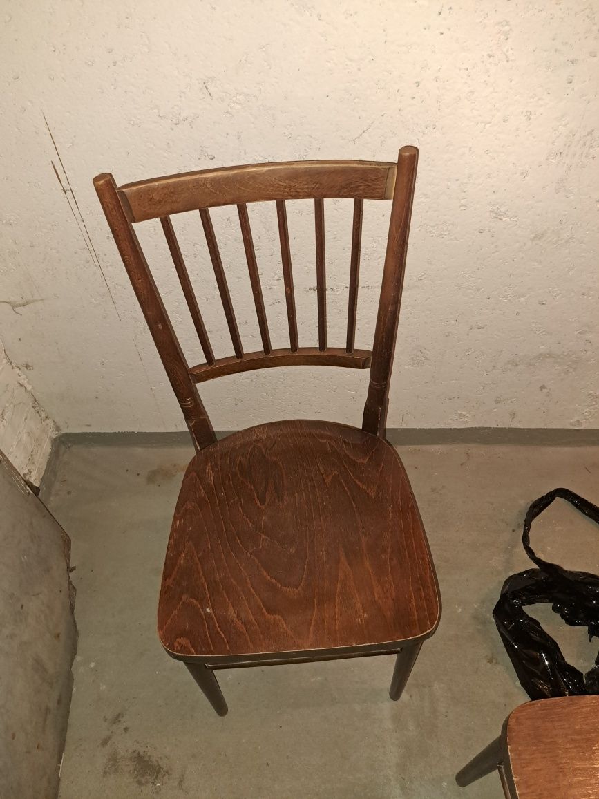 4 krzesla kompletne