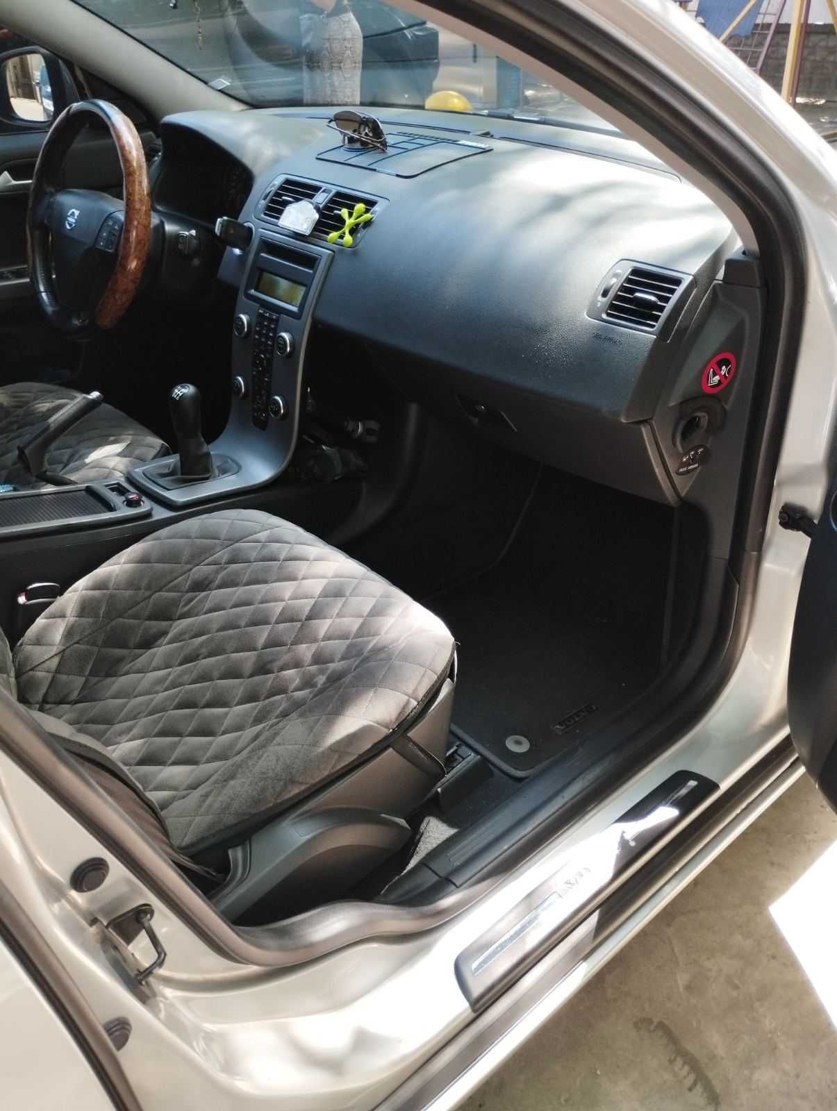 Продаж Volvo v50