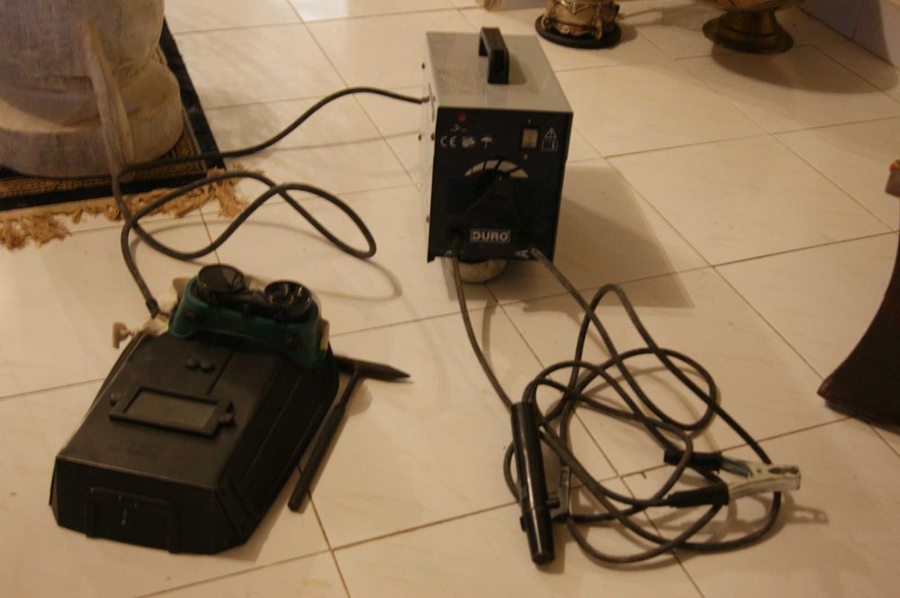 Máquina de soldar praticamente NOVA