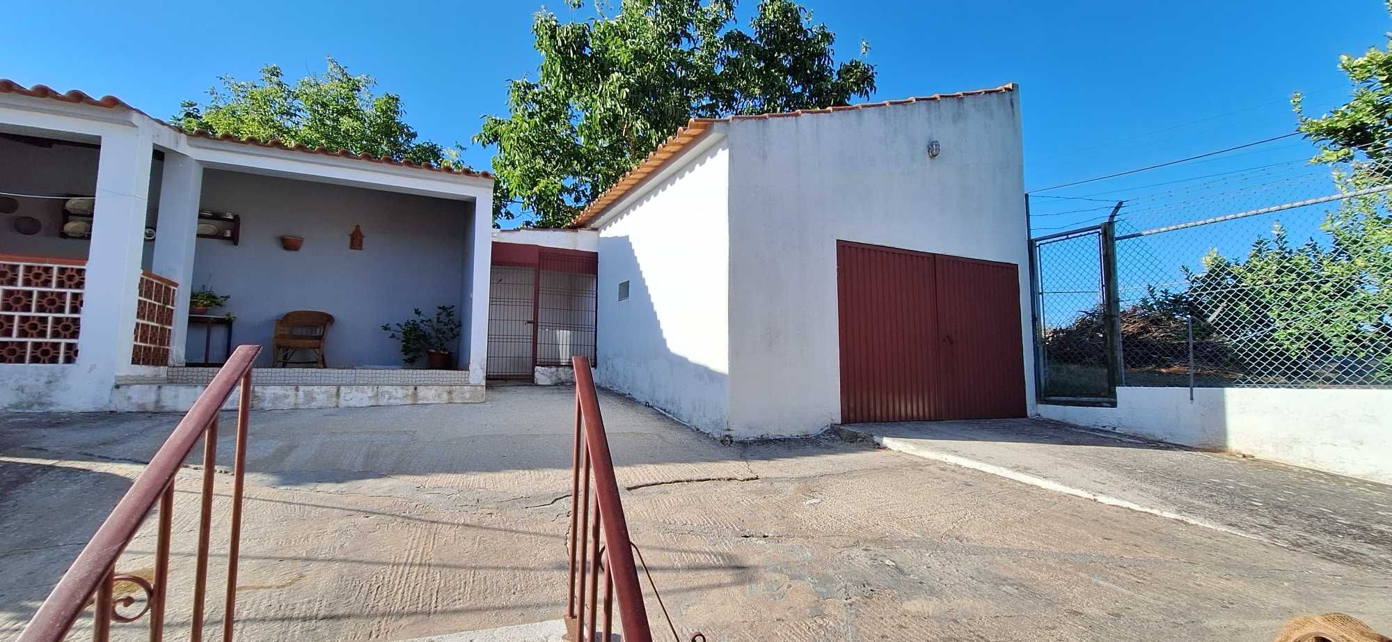 Moradia com Garagem e 500m² de Terreno – Pontével (5 min do Cartaxo).