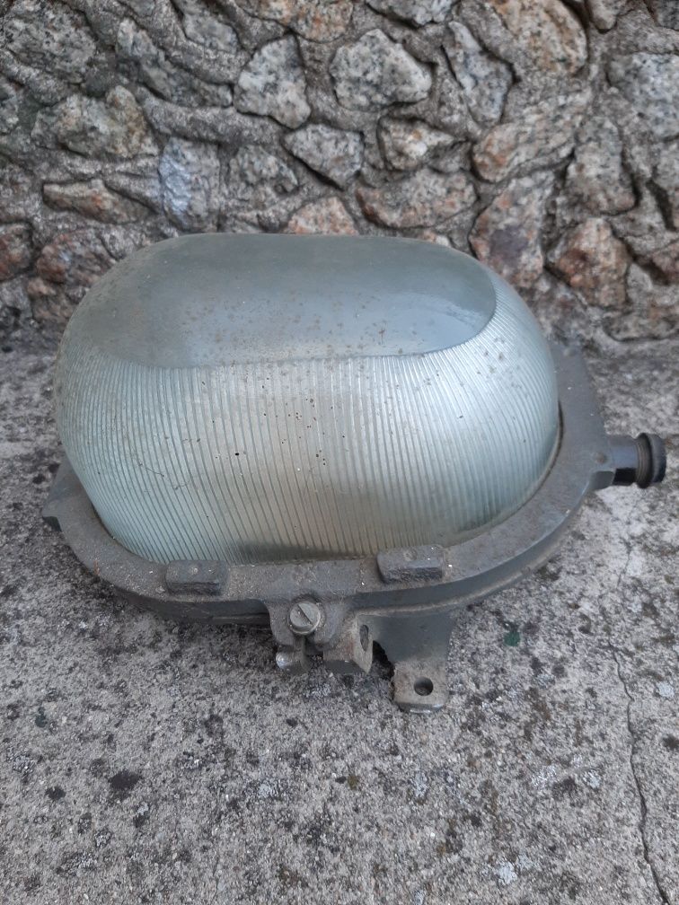 Lampa z okresu PRL-u
