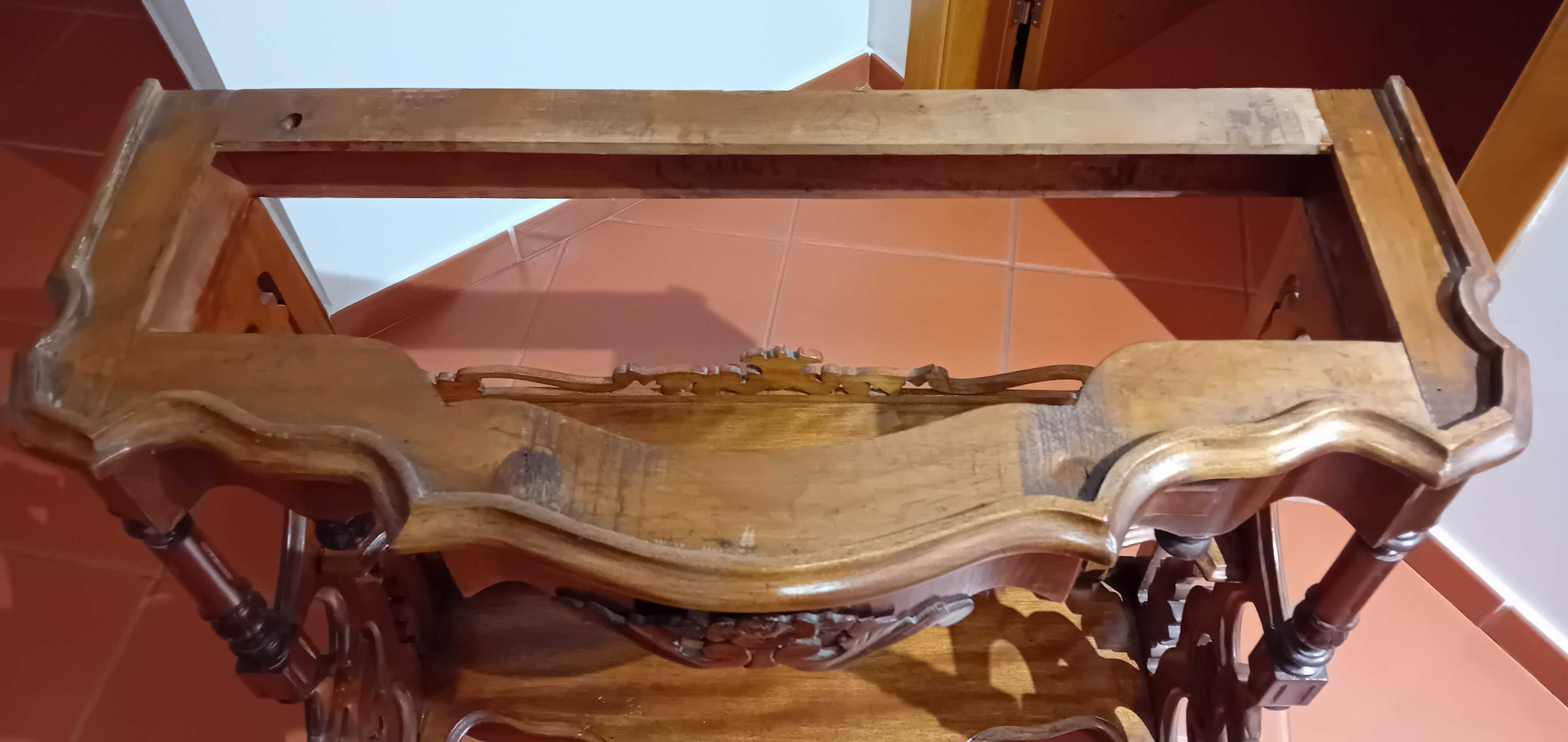 Vendo móvel de entrada, com tampo em mármore