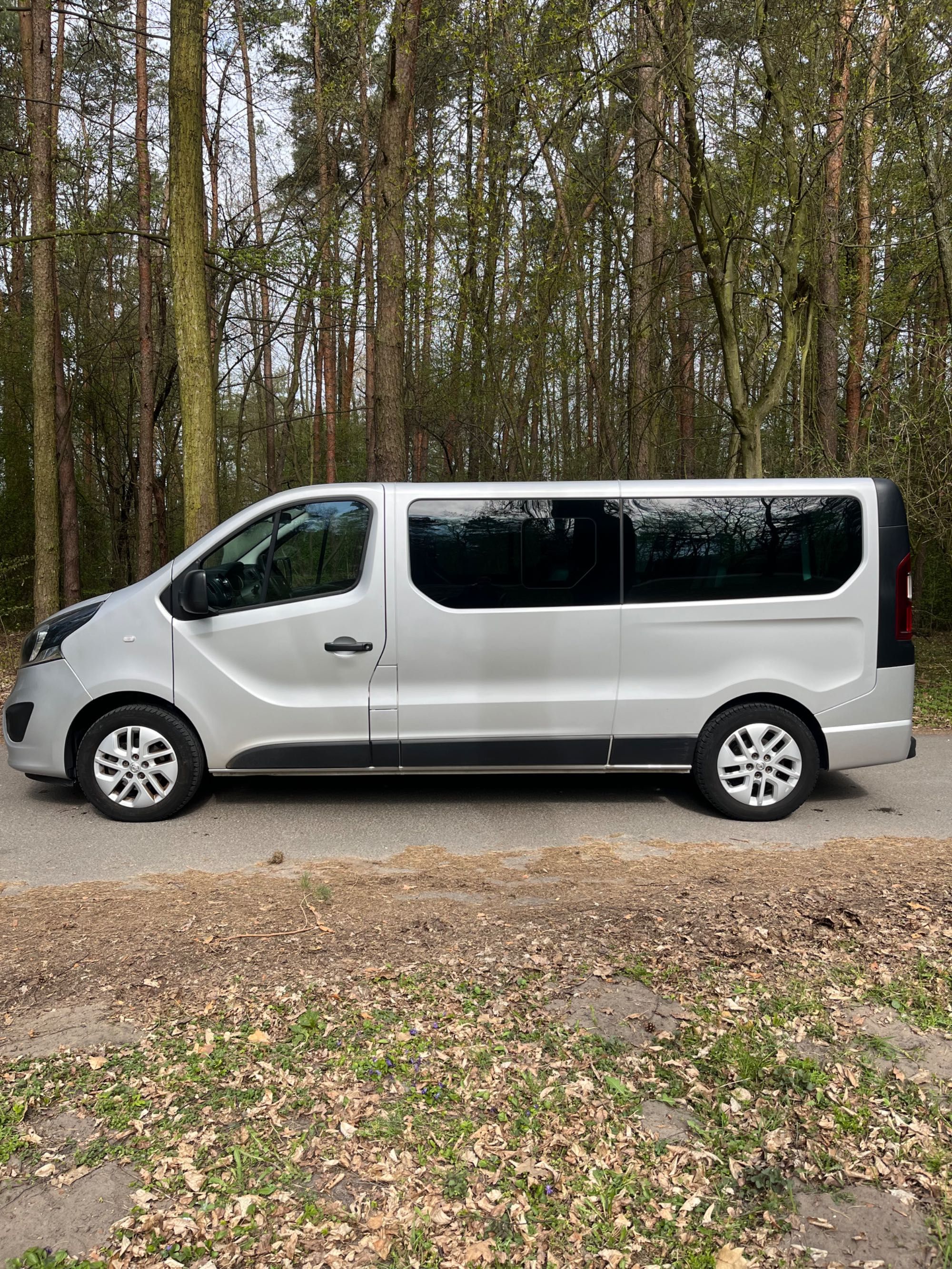 Wynajem busa 9-osobowego